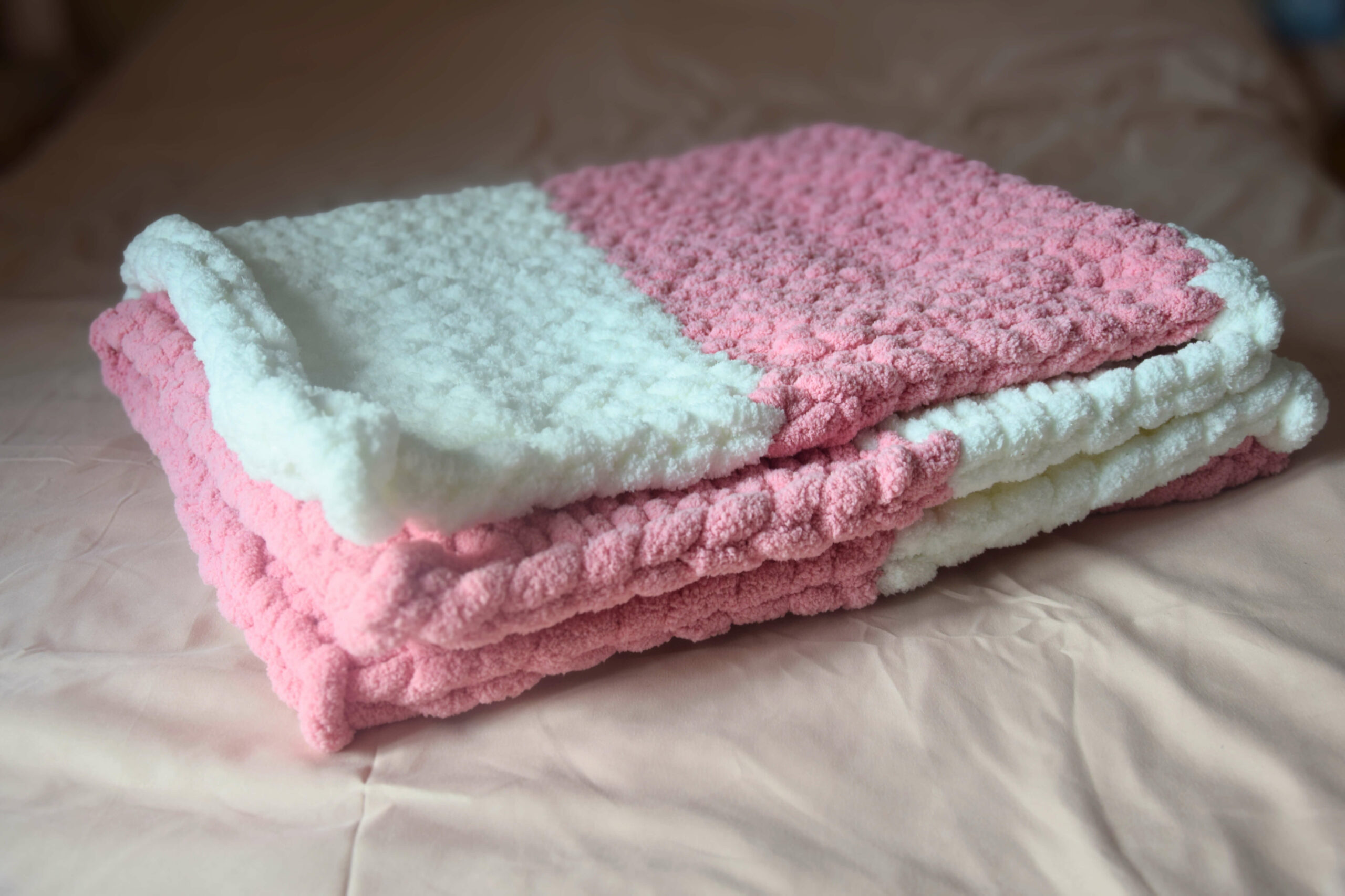 plaid en laine chenille xxl couleurs rose et blanc
