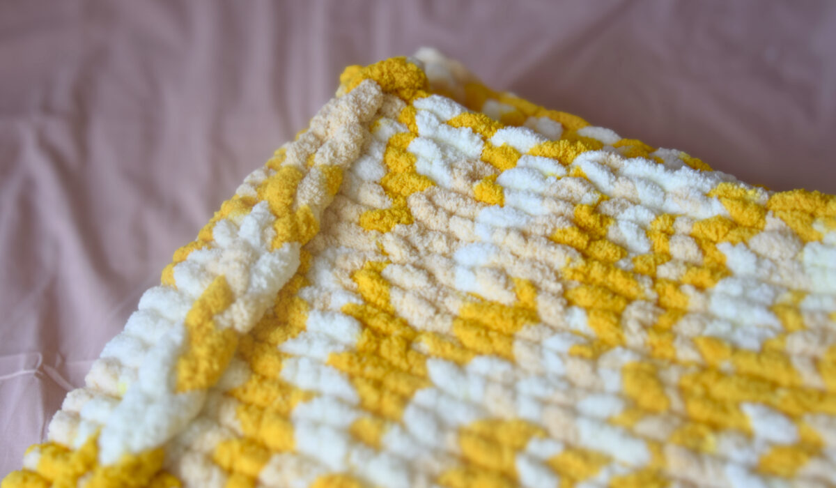 plaid grosses mailles en laine chenille couleur sunshine jaune blanc et beige