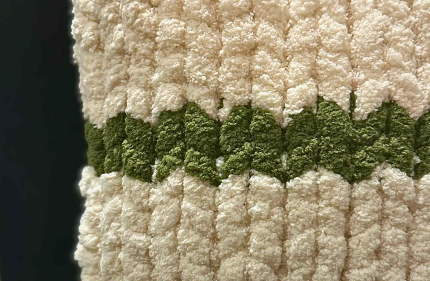 Coussin Blanc crème et Vert olive – Image 4