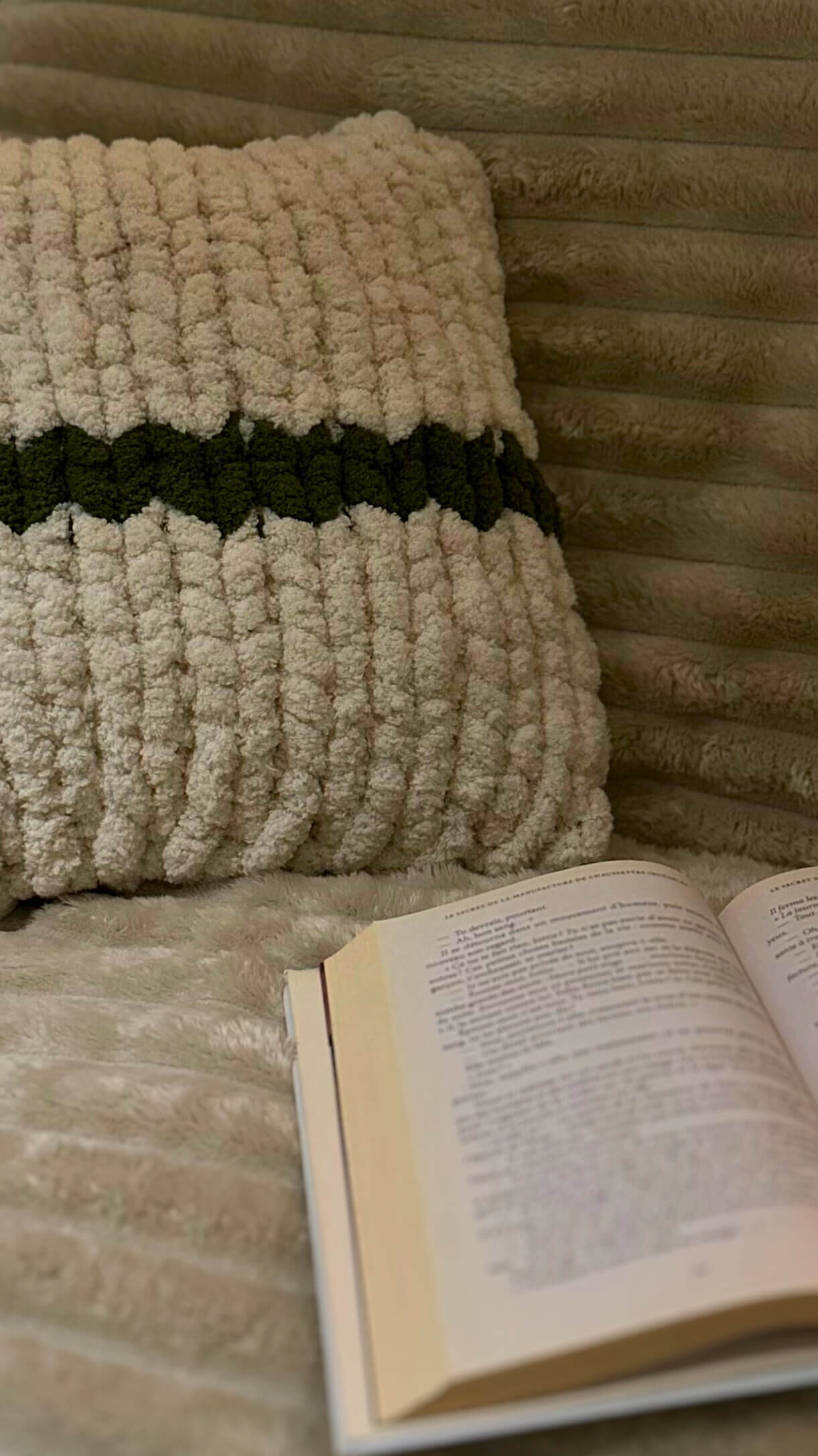 Coussin Blanc crème et Vert olive – Image 3