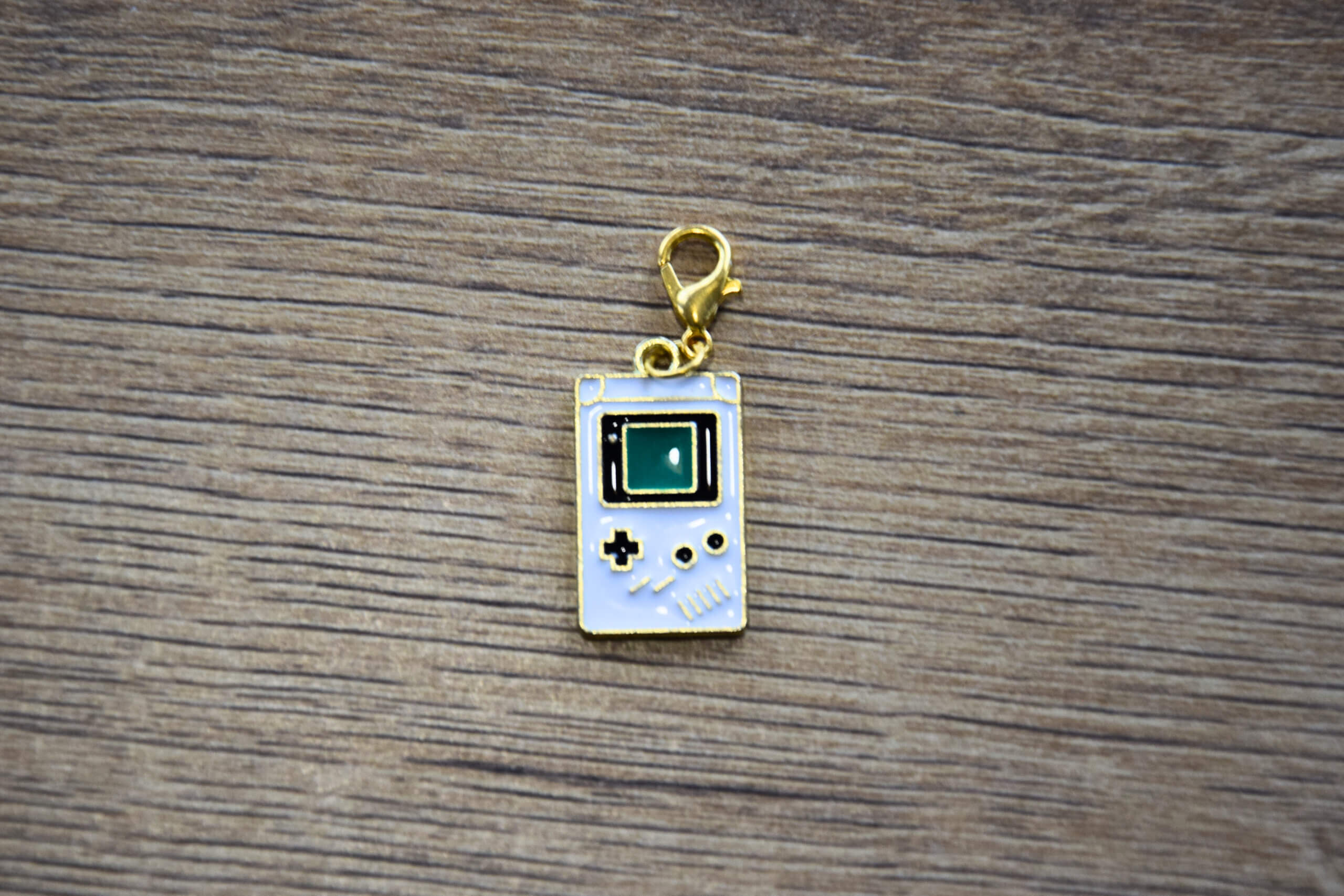 pampille breloque petite console rétro blanche