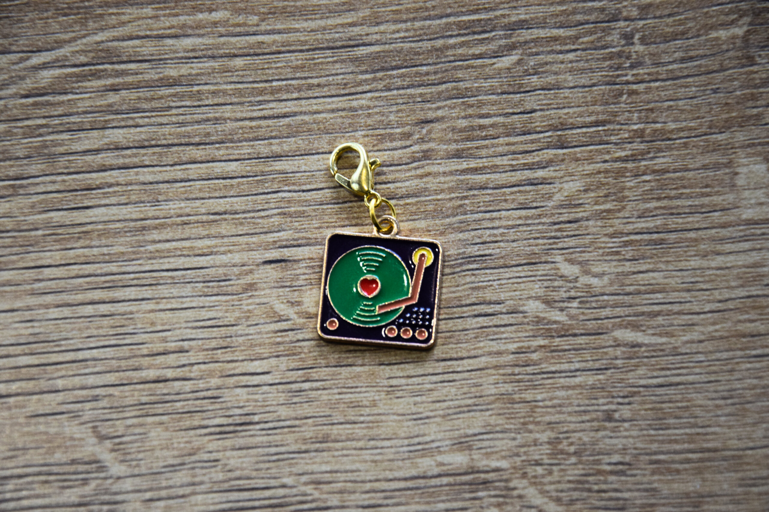 pampille breloque tourne disque vintage noir et vert