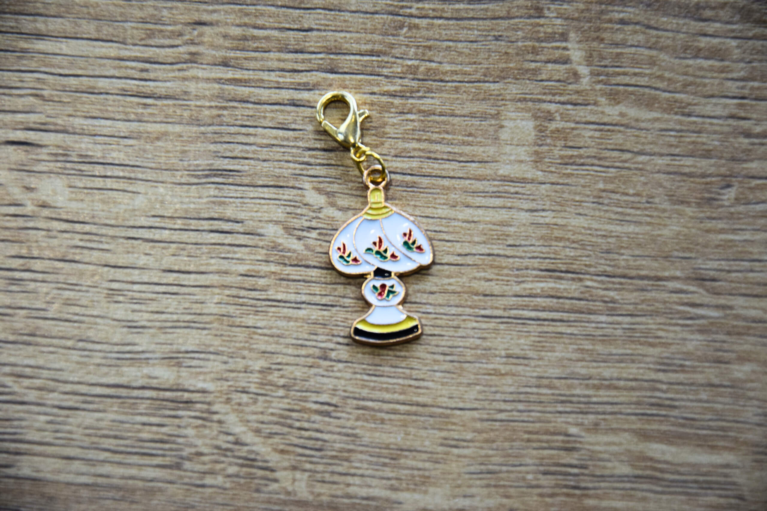 pampille breloque rétro lampe blanche fleurie