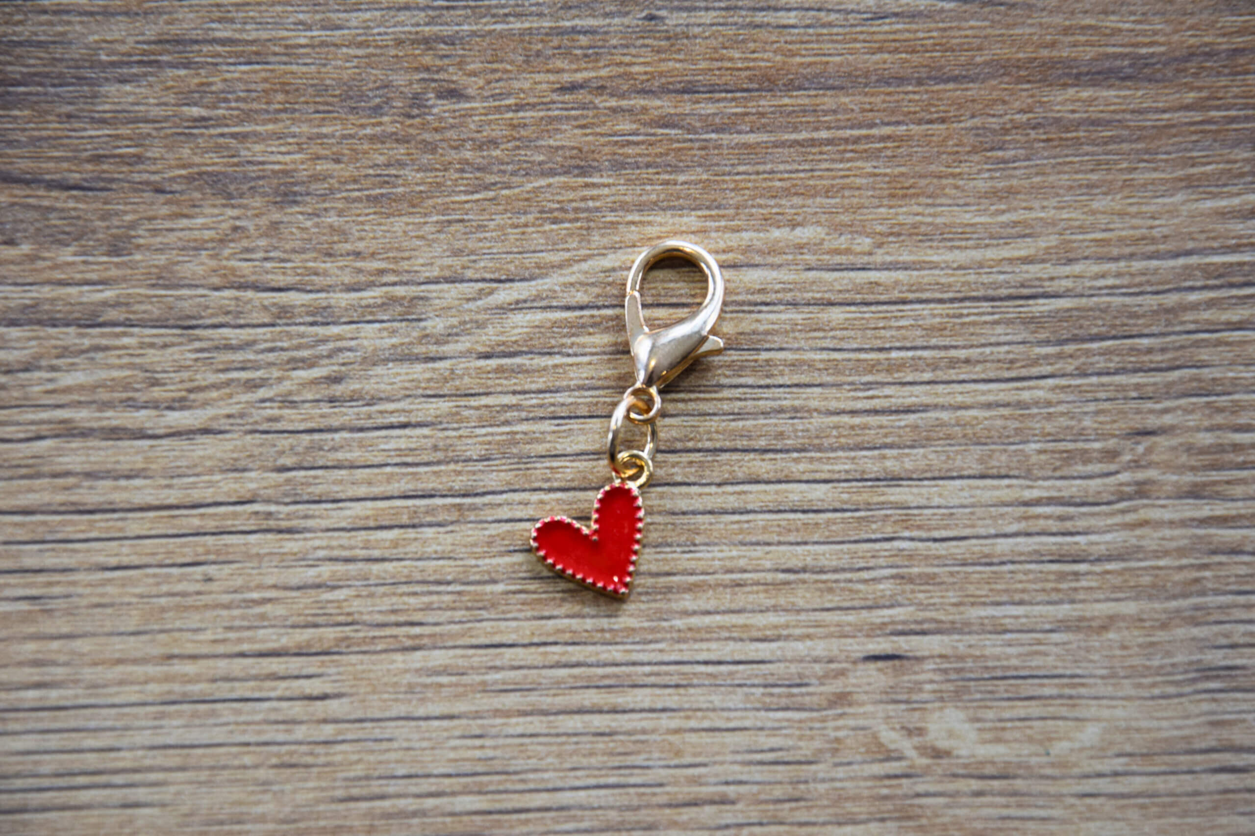pampille breloque petit coeur rouge pour personnalisation des marque-pages
