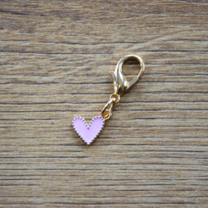 pampille breloque petit coeur couleur rose clair pour personnaliser les marque-pages