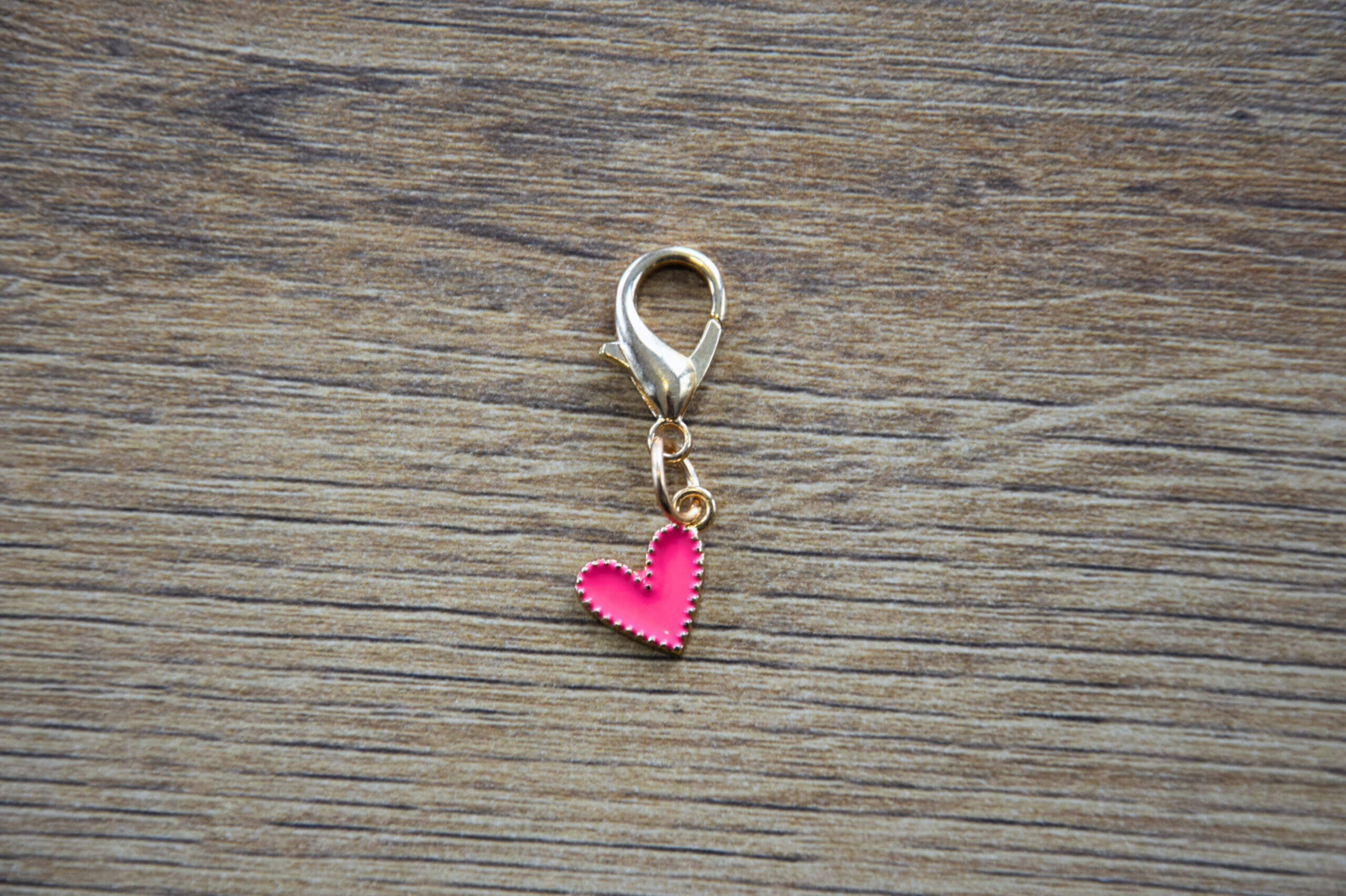 pampille breloque petit coeur rose pour personnaliser les marque-pages